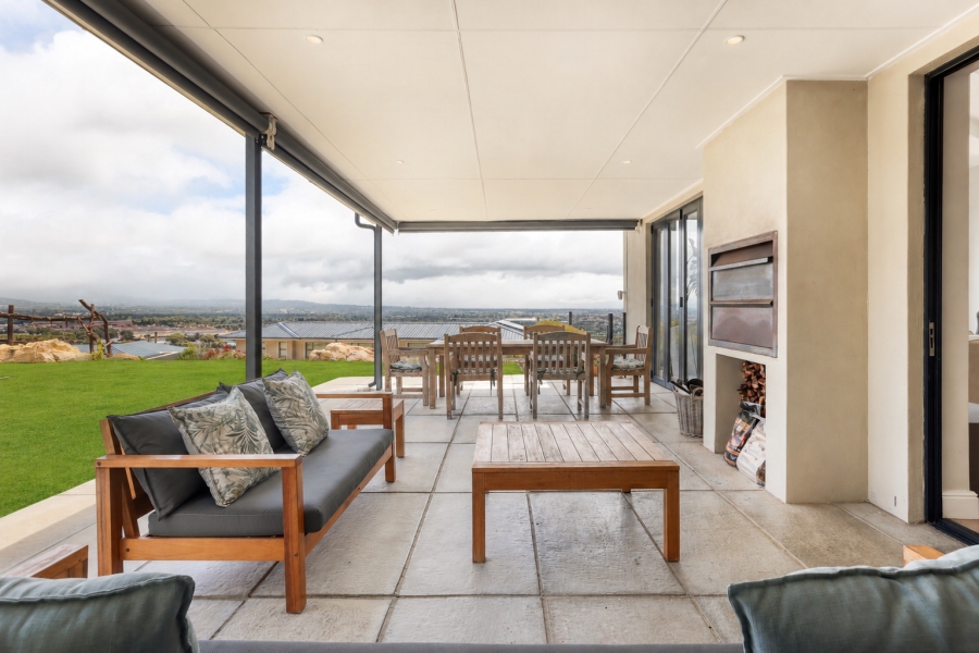 4 Bedroom Property for Sale in Stonehurst Mountain Estate Western Cape
